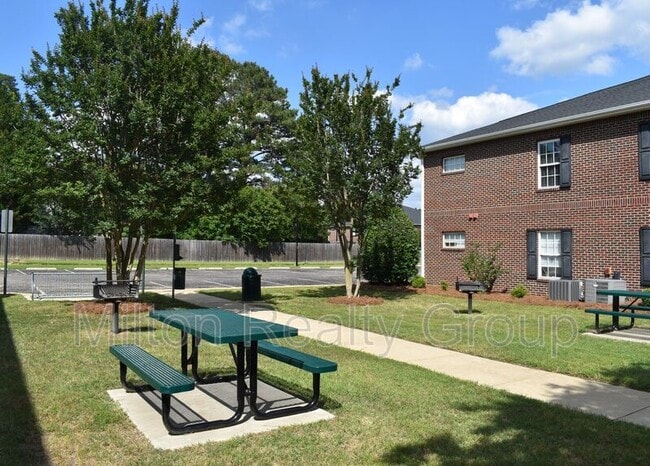 Building Photo - University Park Apartments