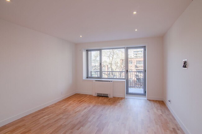 Building Photo - 3468 Rue Drummond