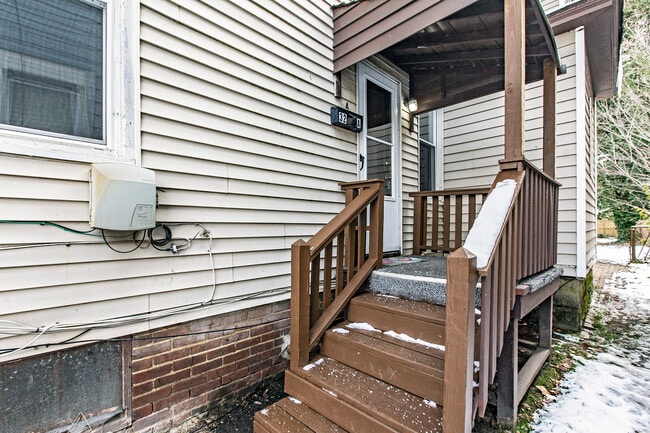 Building Photo - 32 Walnut St