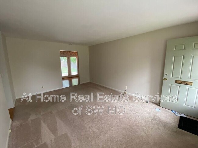 Building Photo - 2027 S Kentwood