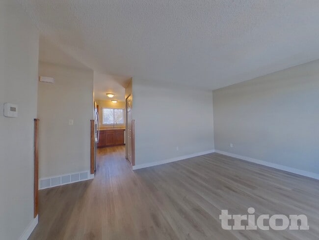 Building Photo - 2882 Dickens Dr