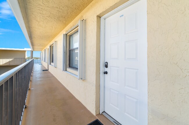 Foto del edificio - 896 N Federal Hwy