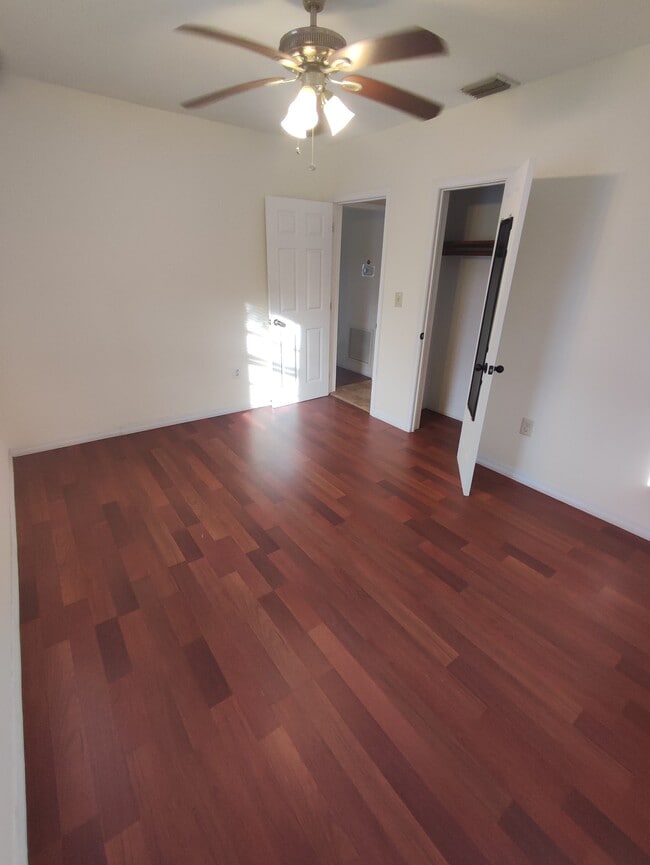 Building Photo - 2955 SW 38th Ave