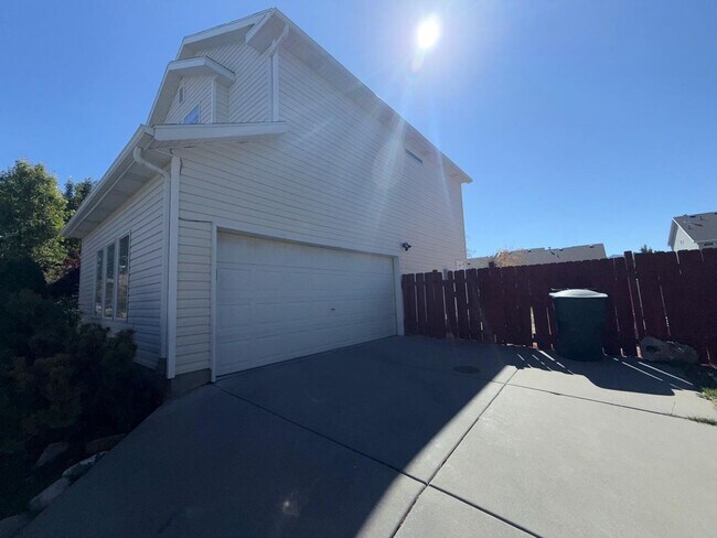 Foto del edificio - Spacious Tri-Level Home for Rent in Tooele...