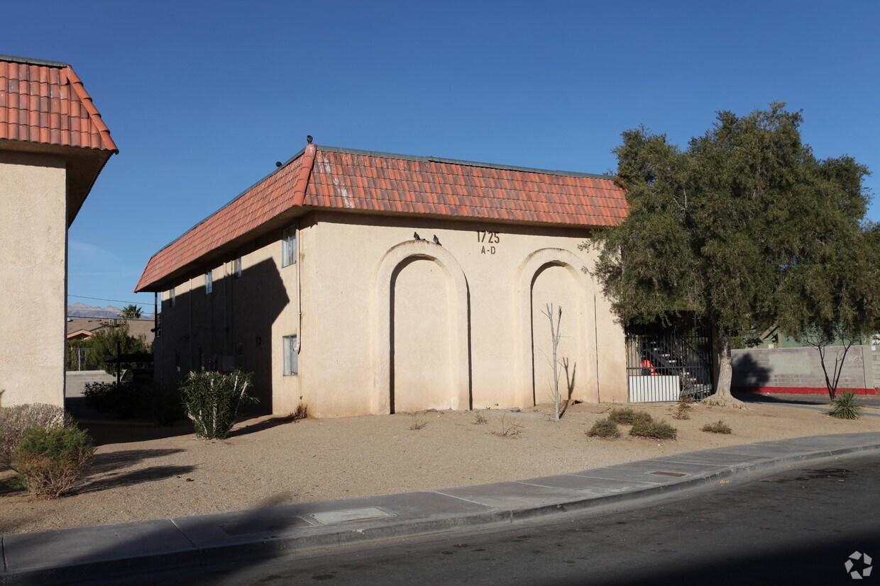 Building Photo - Wildwood Manor
