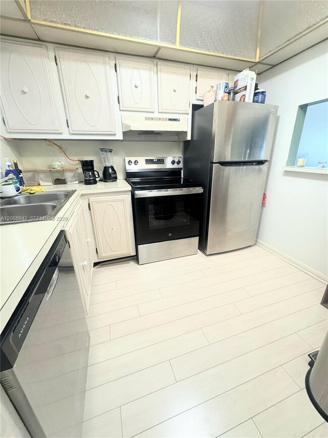 Building Photo - 6550 Royal Palm Blvd