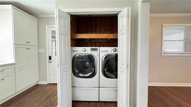 Building Photo - 552 Sybil Ln SE