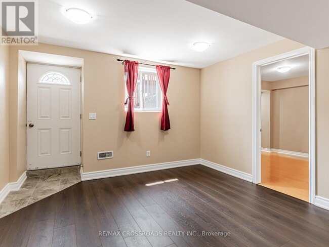 Building Photo - 1373 Wallig Ave