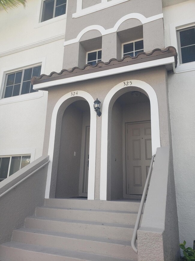 Building Photo - 325 Bayfront Dr