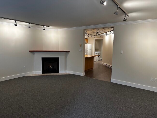 Building Photo - 645 Prideaux St