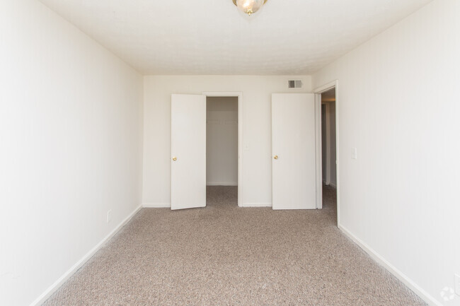 2BR, 1BA - 1166SF - Wesley Club Apartments