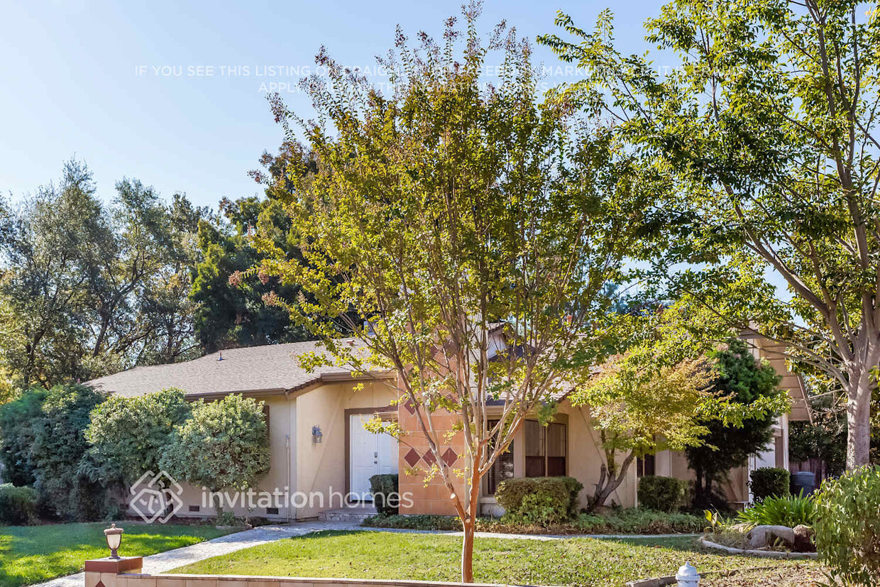 Foto principal - 8248 Woodlake Hills Dr