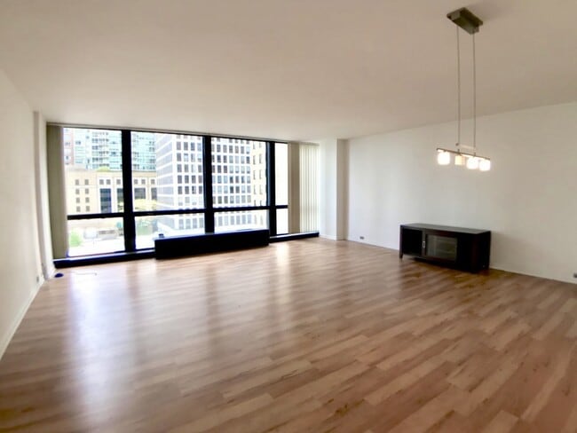 Building Photo - 900 N Lake Shore Dr