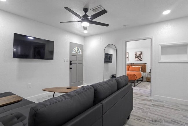 Foto del edificio - 1711 Asher Ln