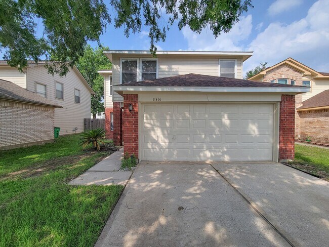 Foto del edificio - Immaculate home with new front landscaping, tiled entry, neutral colors. Wood Deck perfect for ba...