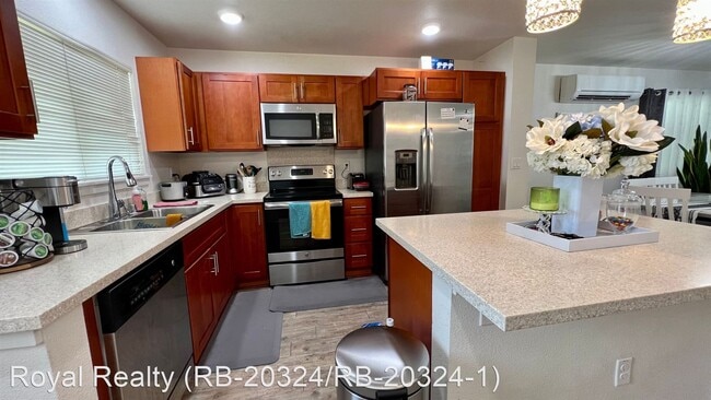 Building Photo - 3 br, 2.5 bath House - 724 Kakala St. #1901