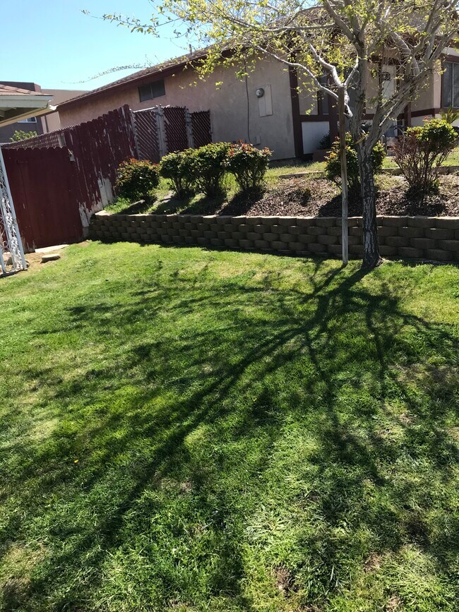 Foto del edificio - 42030 Blueflax Ave