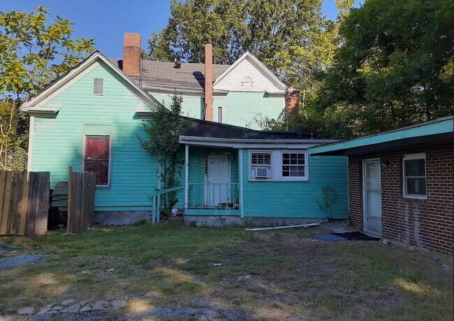 Building Photo - 810 Cleveland St
