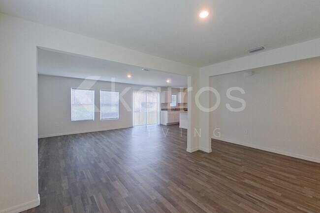 Foto del edificio - 4020 Garden Blvd