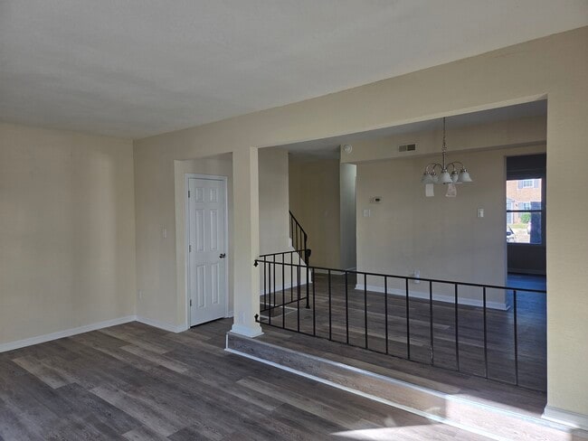 Building Photo - 1100 Clear Springs Rd