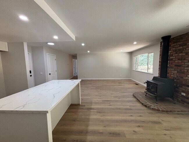 Building Photo - 4064 Chestnut Ln