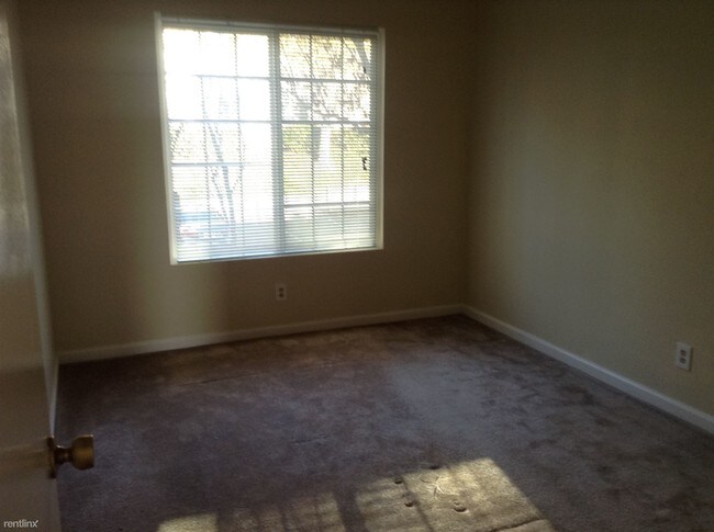 Foto del edificio - 683 Newbury Ln