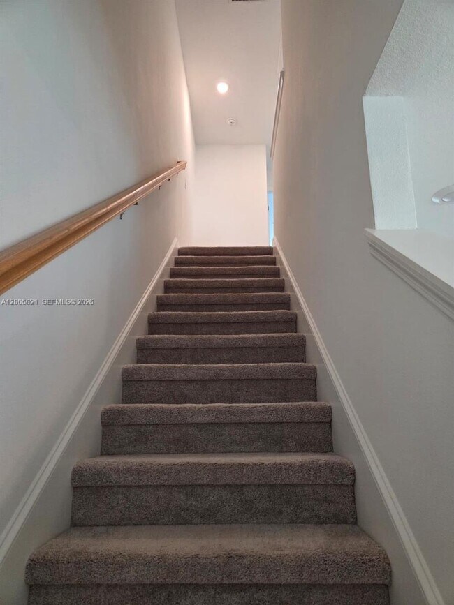 Foto del edificio - 3230 Skyline Lp