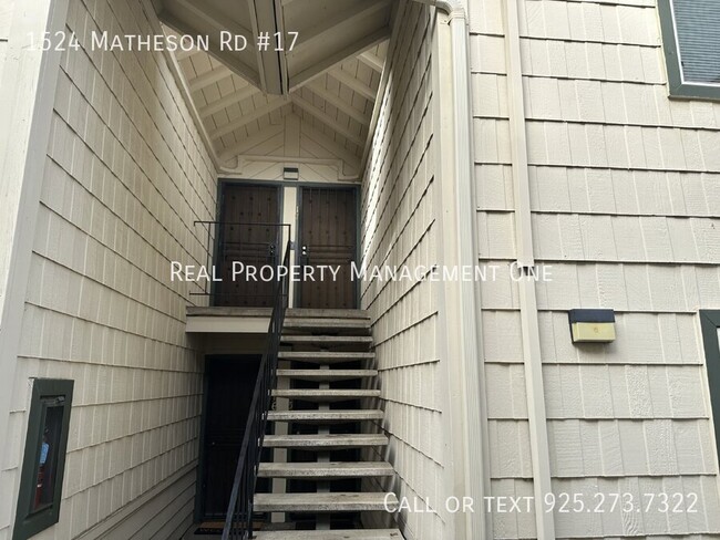 Building Photo - Updated 2 Bed, 1 Bath Condo in Great Conco...