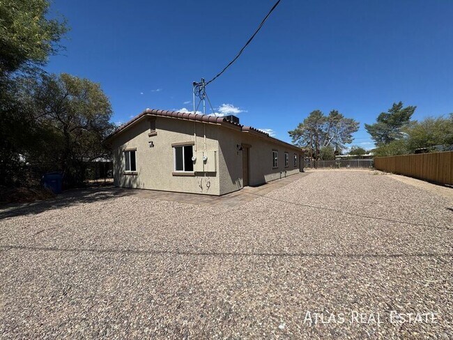Building Photo - 1337 W El Caminito Pl