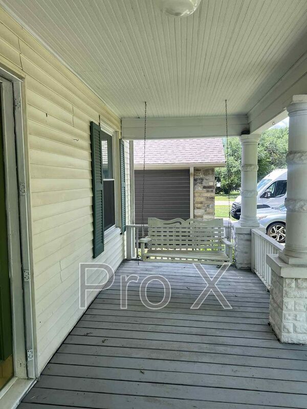 Foto del edificio - 2628 E 8th St