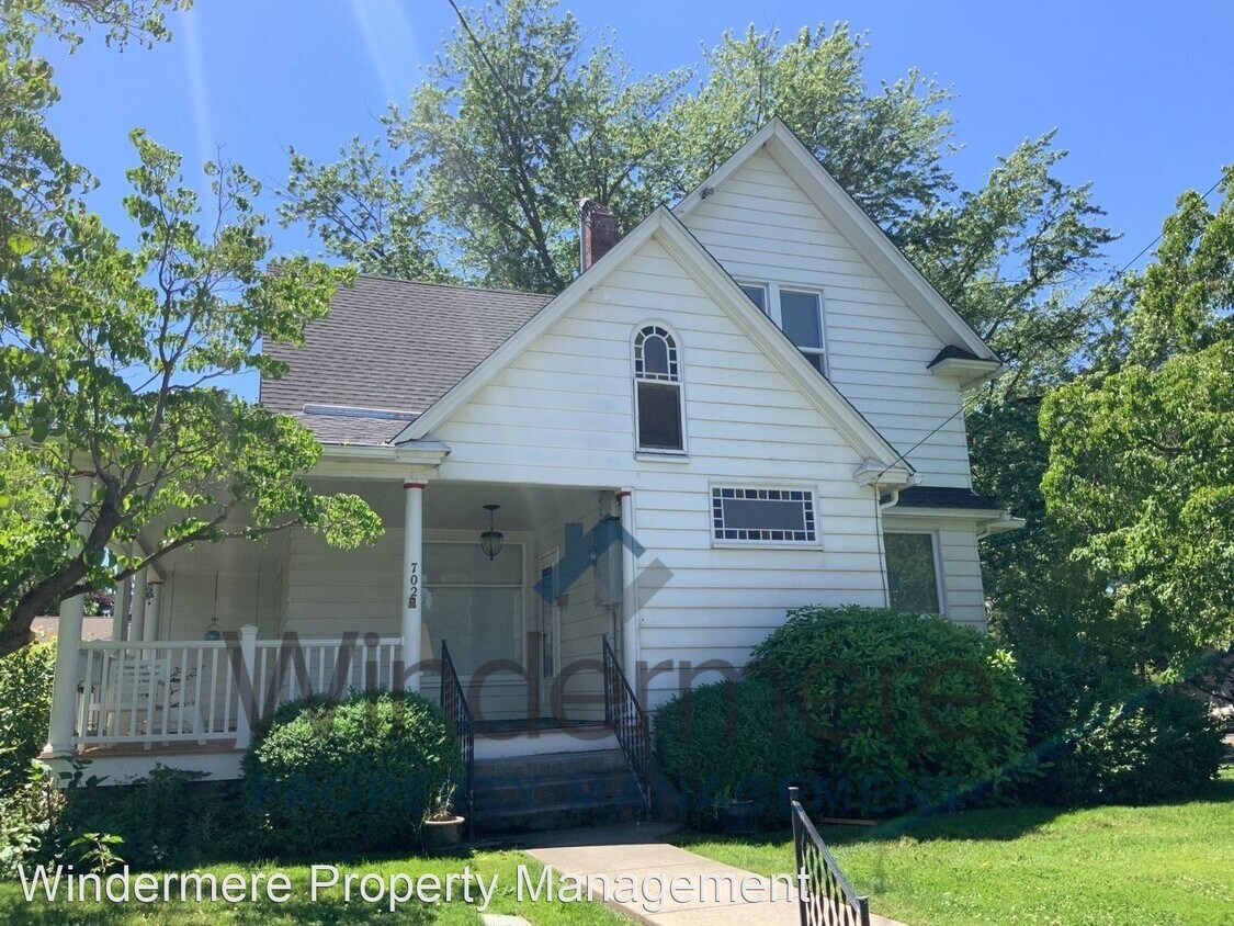 Primary Photo - 4 br, 2 bath House - 702 E Alder Street