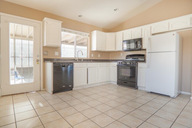 Foto del edificio - 9673 Riding Ridge Rd