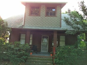 Building Photo - 820 W College Ave