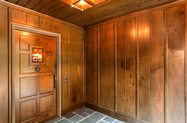 Building Photo - Designer Home in Portland Heights