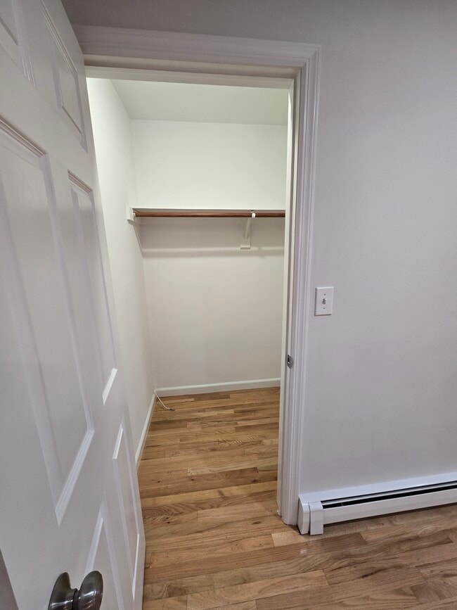 Armario de la sala de estar - 401 2nd St