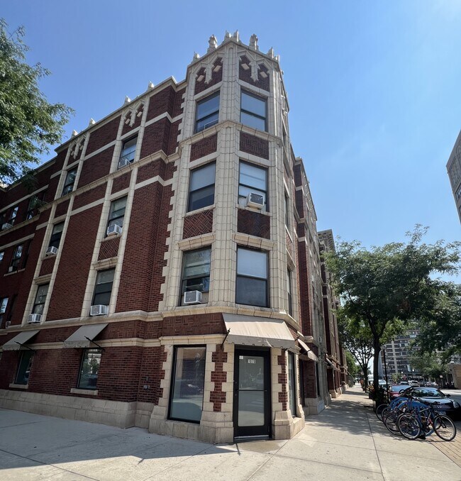 Building Photo - 1070 W Granville Ave