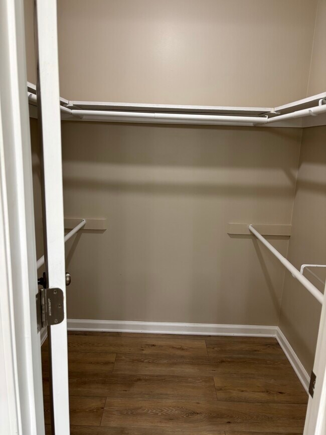 Foto del edificio - 648 Prince Phillip Way