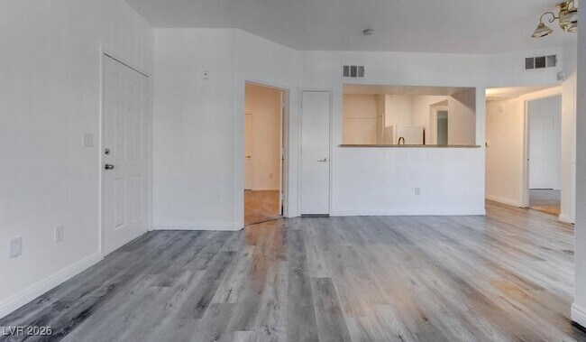 Foto del edificio - 7255 W Sunset Rd