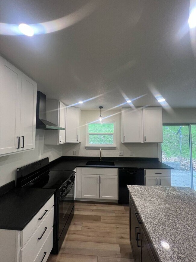 Building Photo - COMING SOON: READY BY JUNE 1ST FOR MOVE IN...