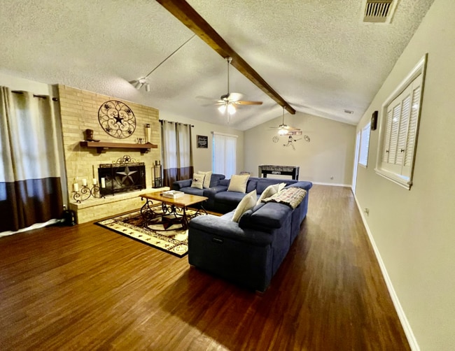 Building Photo - 13806 Wood Breeze