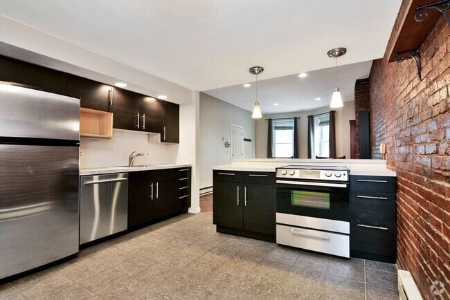 Building Photo - 385 Meridian St