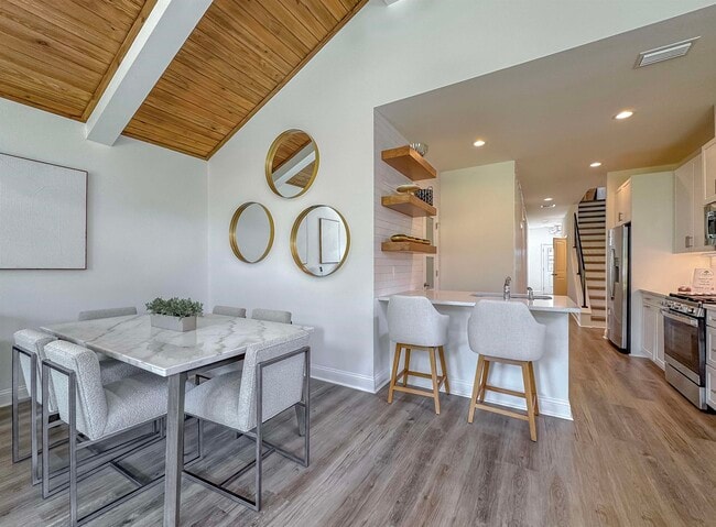 Building Photo - 1366 Landon Hills Dr