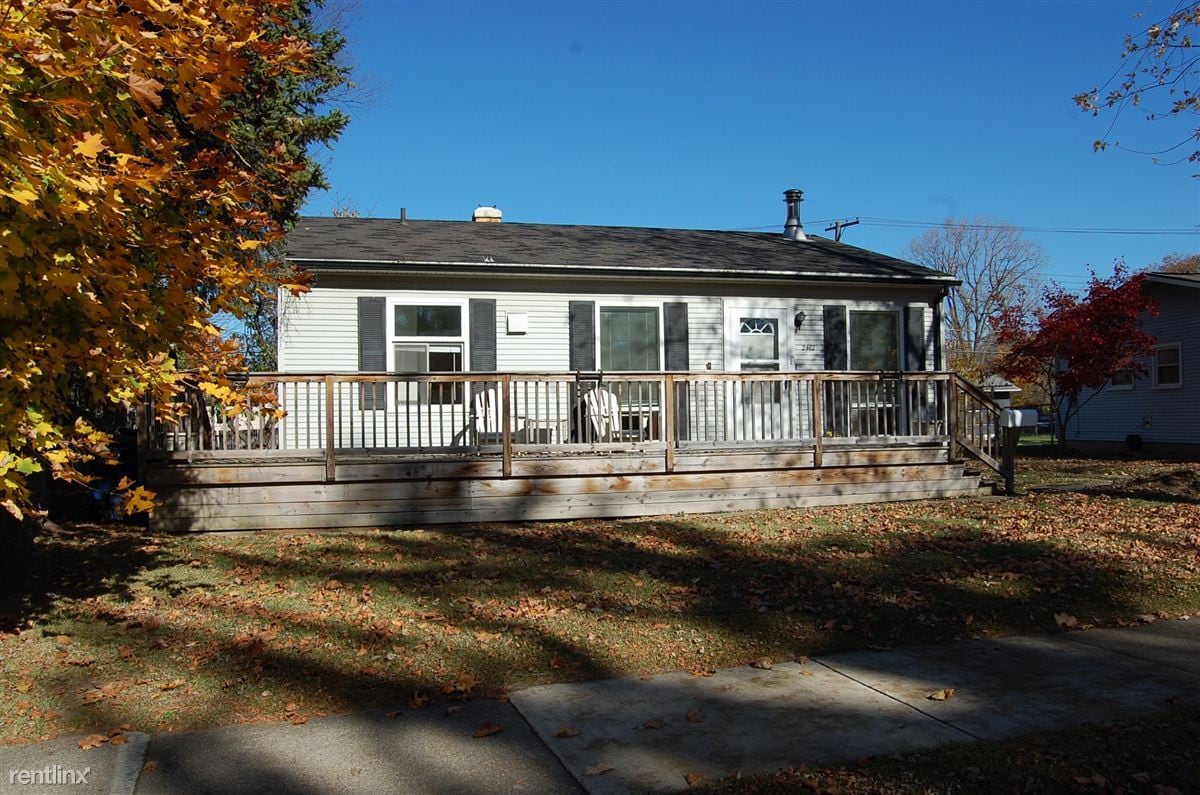 Primary Photo - 3 br, 1 bath House - 2412 N Circle Dr