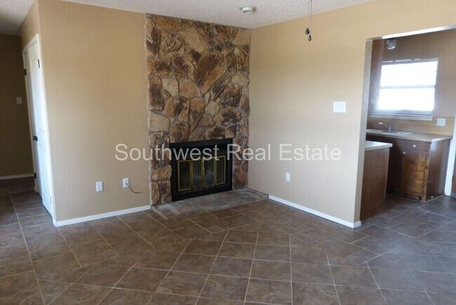 Building Photo - Nicely updated bedroom 1 bath apartment