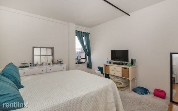 Building Photo - 2 br, 1 bath Apartment - 505 4th St Apt 212A