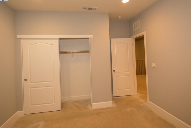Building Photo - 314 W Santa Clara Dr