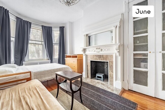 Foto del edificio - ROOM ONLY in 6-bed/6.0-bath Home