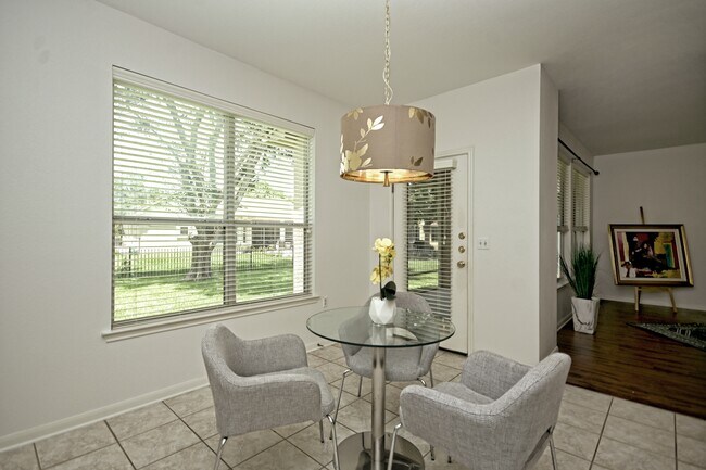 Foto del edificio - 112 Bluebell Dr