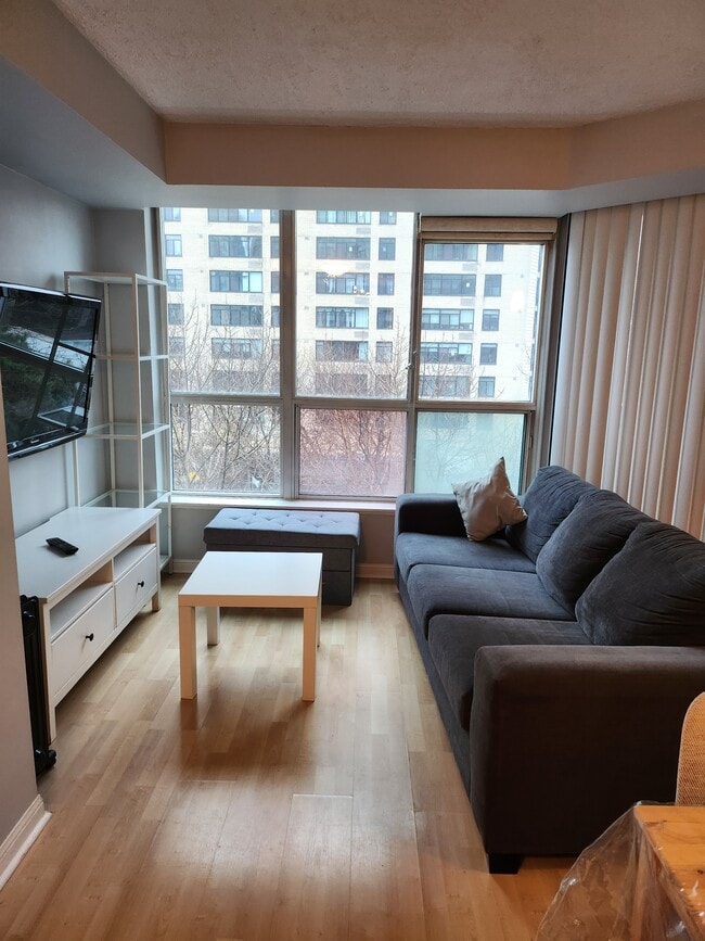 Building Photo - 230 Queens’ Quay West  - Fully Furnished 1...