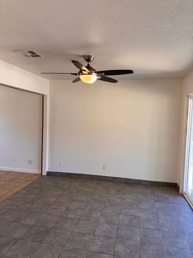 Building Photo - 913 Banyan Dr
